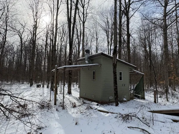 $600,000 | West Prairie Road, Midland, MI 48640