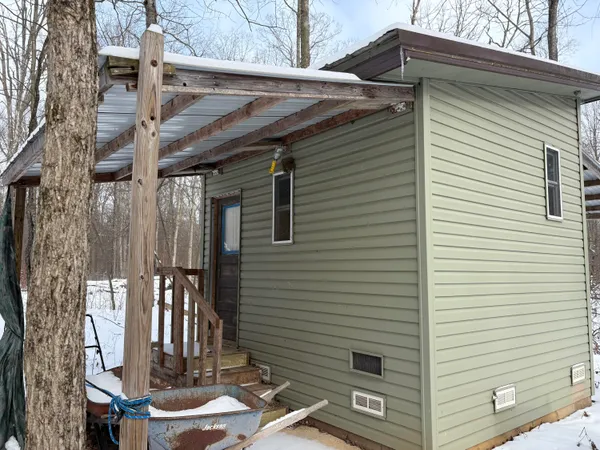 $600,000 | West Prairie Road, Midland, MI 48640