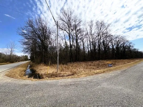 $600,000 | West Prairie Road, Midland, MI 48640