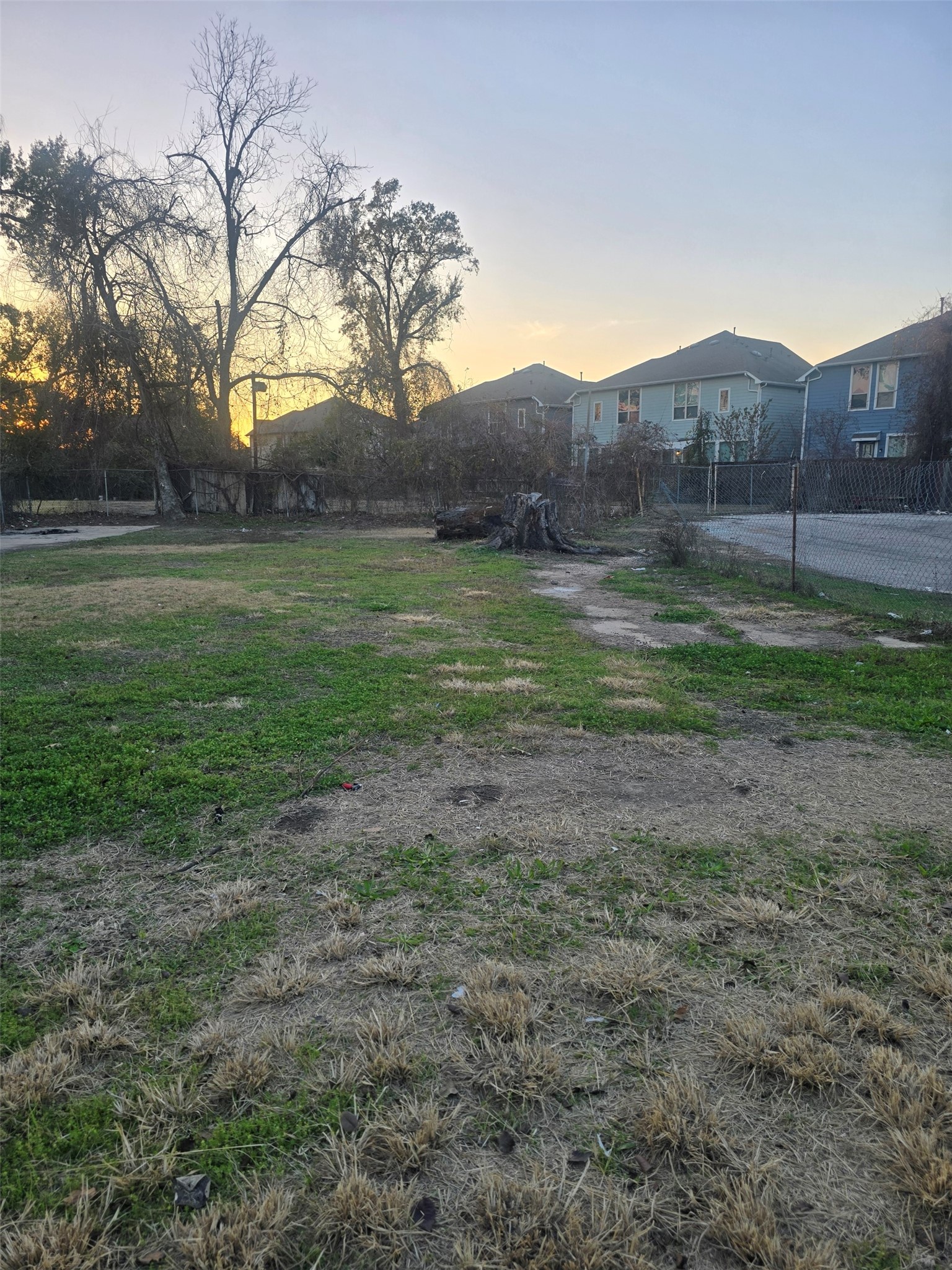 4615 Fulton Street Houston, TX 77009 - Photo 3 of 7 a view of outdoor space and yard