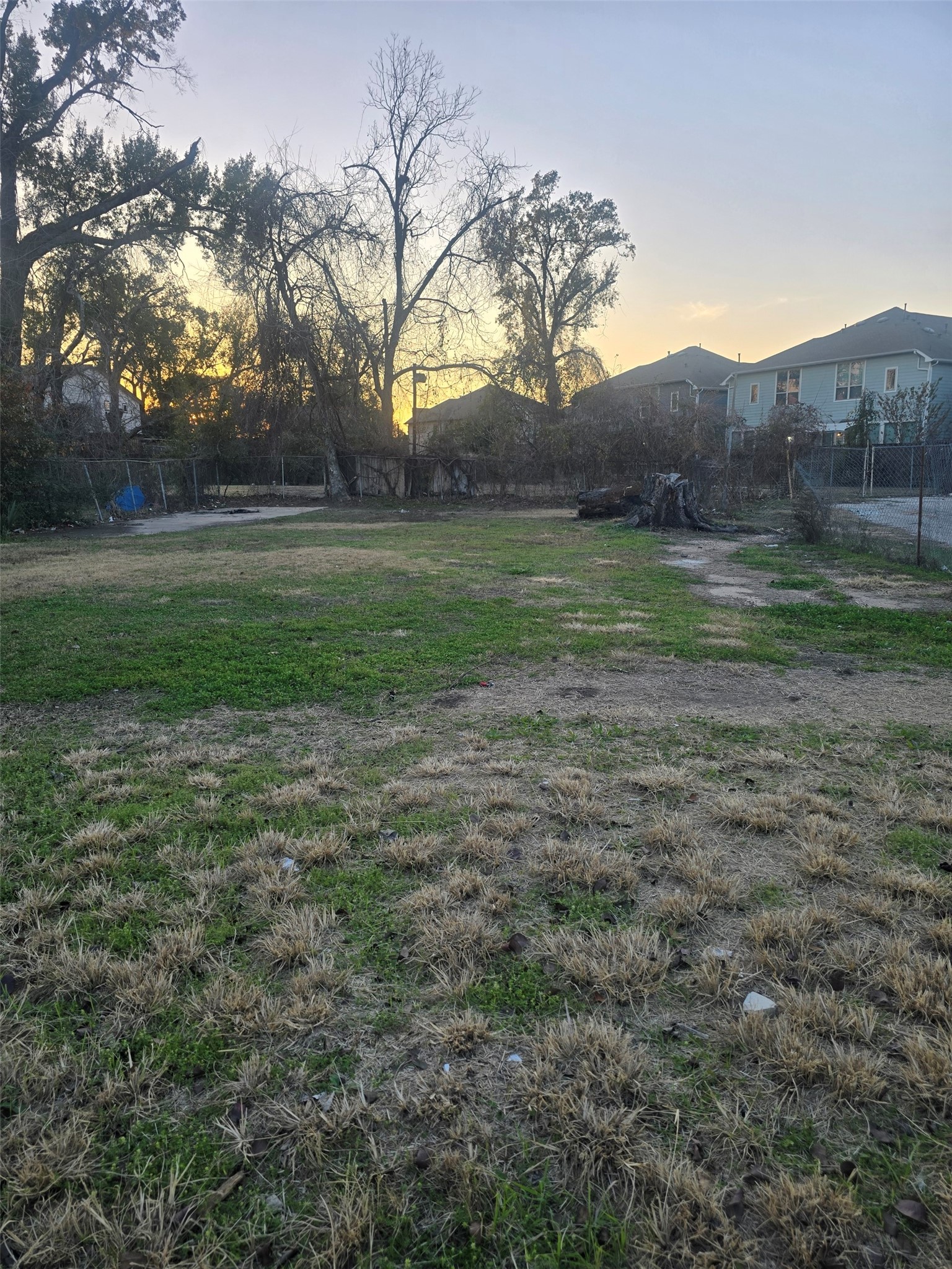 4615 Fulton Street Houston, TX 77009 - Photo 5 of 7 a view of outdoor space and yard