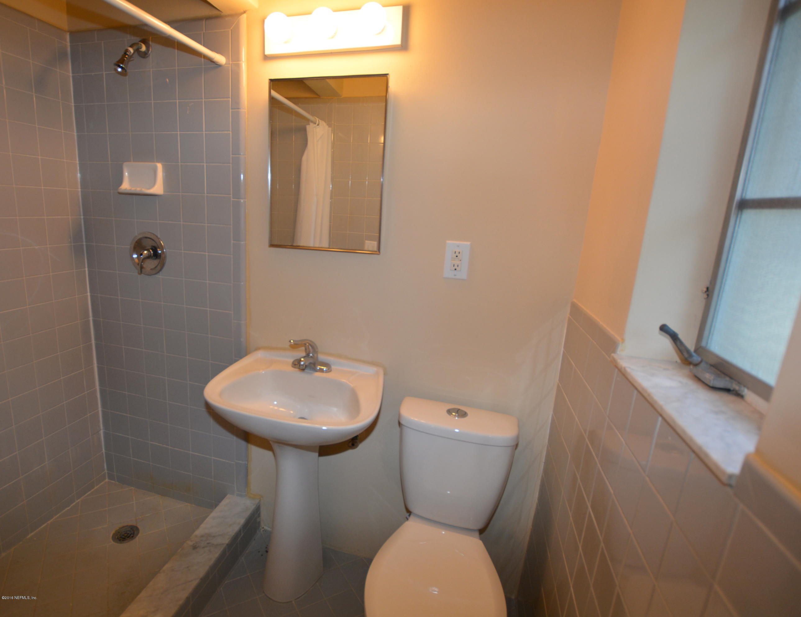 2963 Alonso Road Jacksonville, FL 32216 - Photo 13 of 22 Bathroom 2