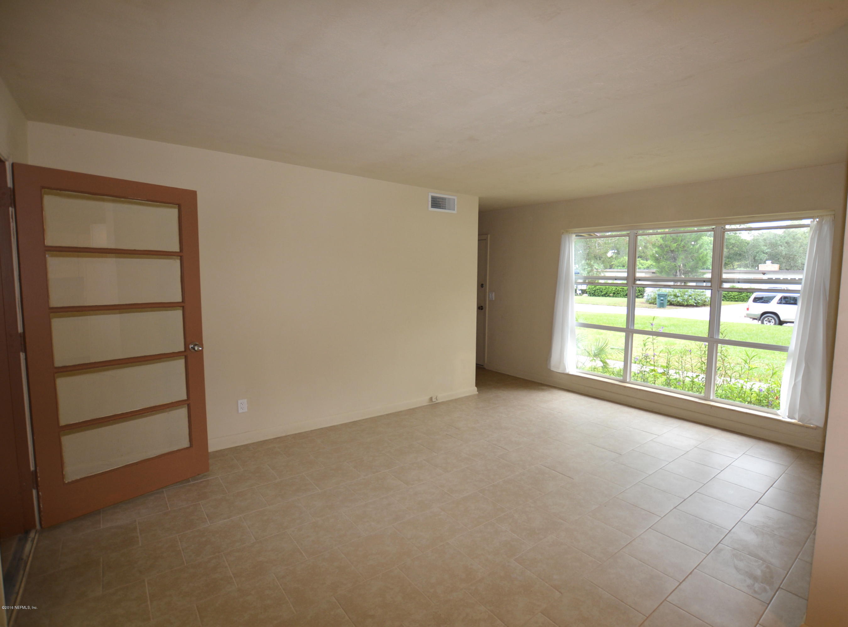 2963 Alonso Road Jacksonville, FL 32216 - Photo 4 of 22 Family room