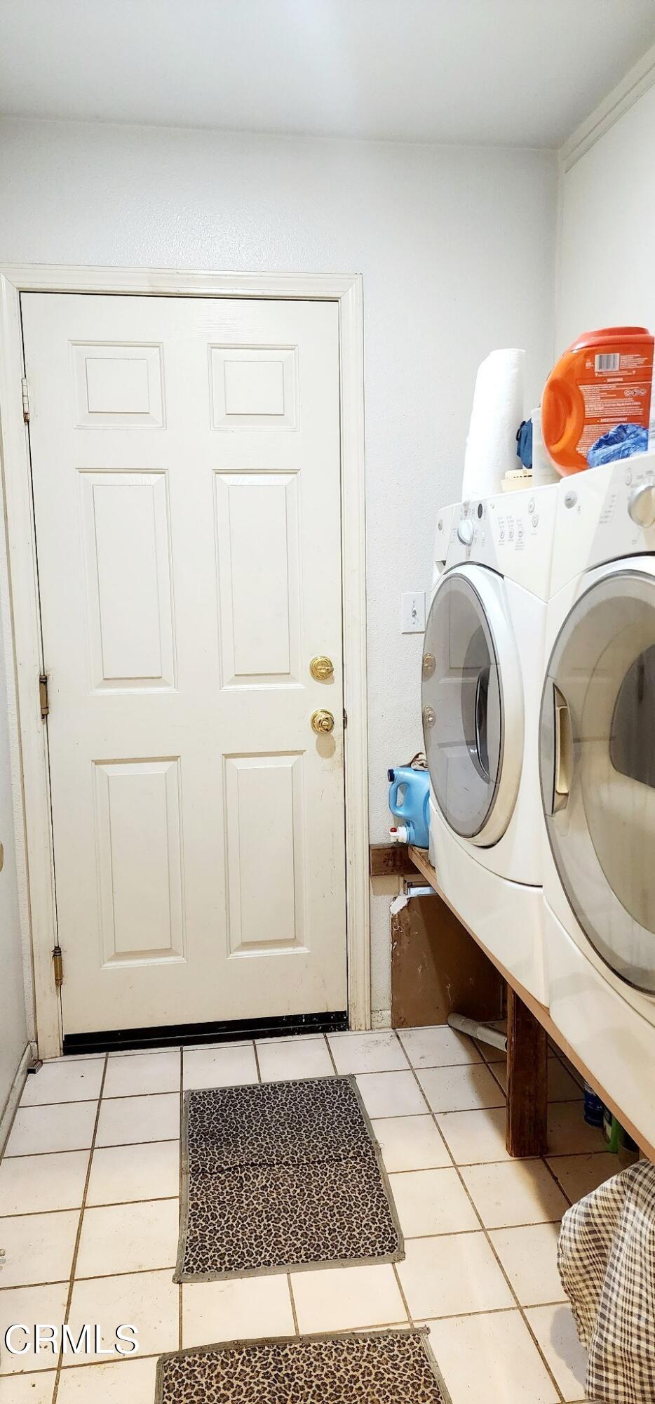 1500 Gabriella Drive Oxnard, CA 93030 - Photo 20 of 23 a utility room with dryer and washer