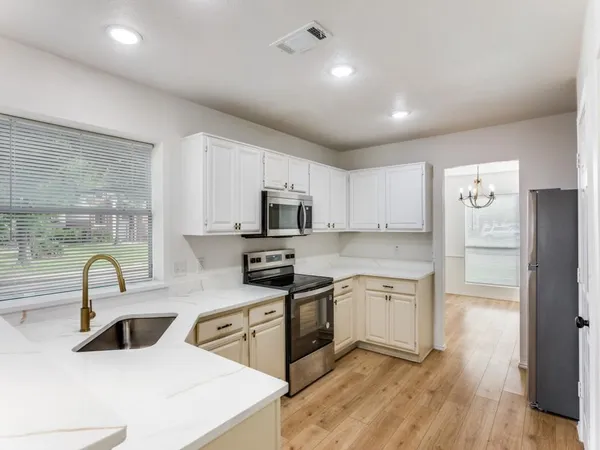 $2,600 | 3100 Kathy Lane, Fort Worth, TX 76123