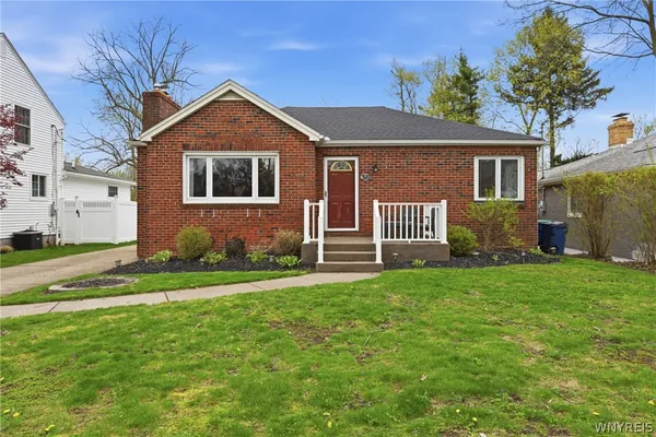 $289,900 | 310 Walton Drive, Amherst, NY 14226