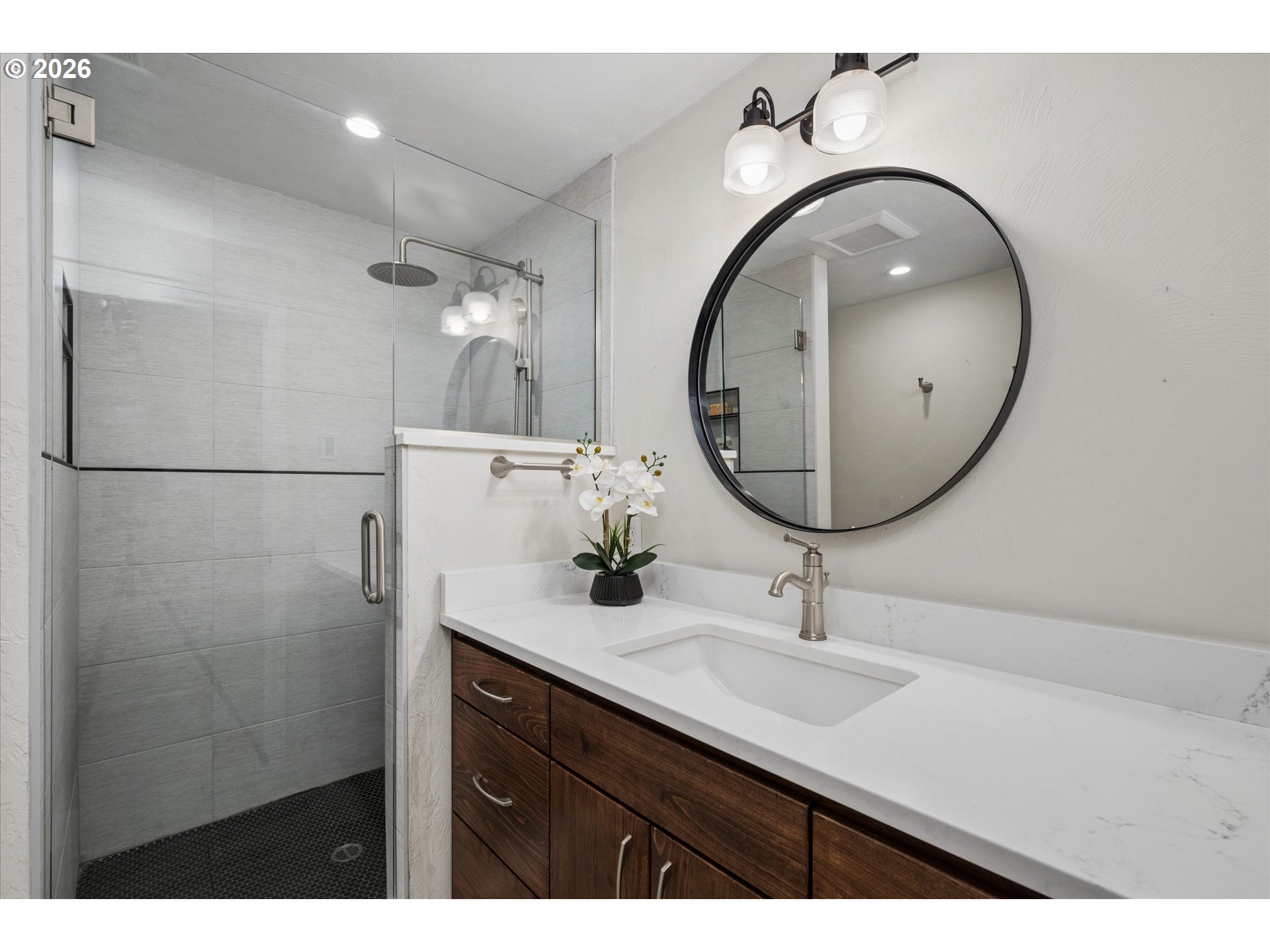 508 Cascade Drive Springfield, OR 97478 - Photo 22 of 45 Owner's Suite Bathroom