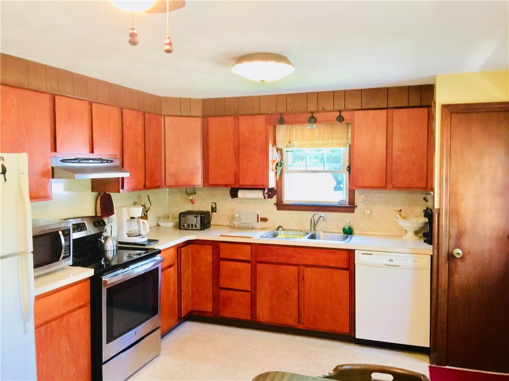 2269 Matunuck School House Road Charlestown, RI 02813 - Photo 13 of 21 Gallery Image 13