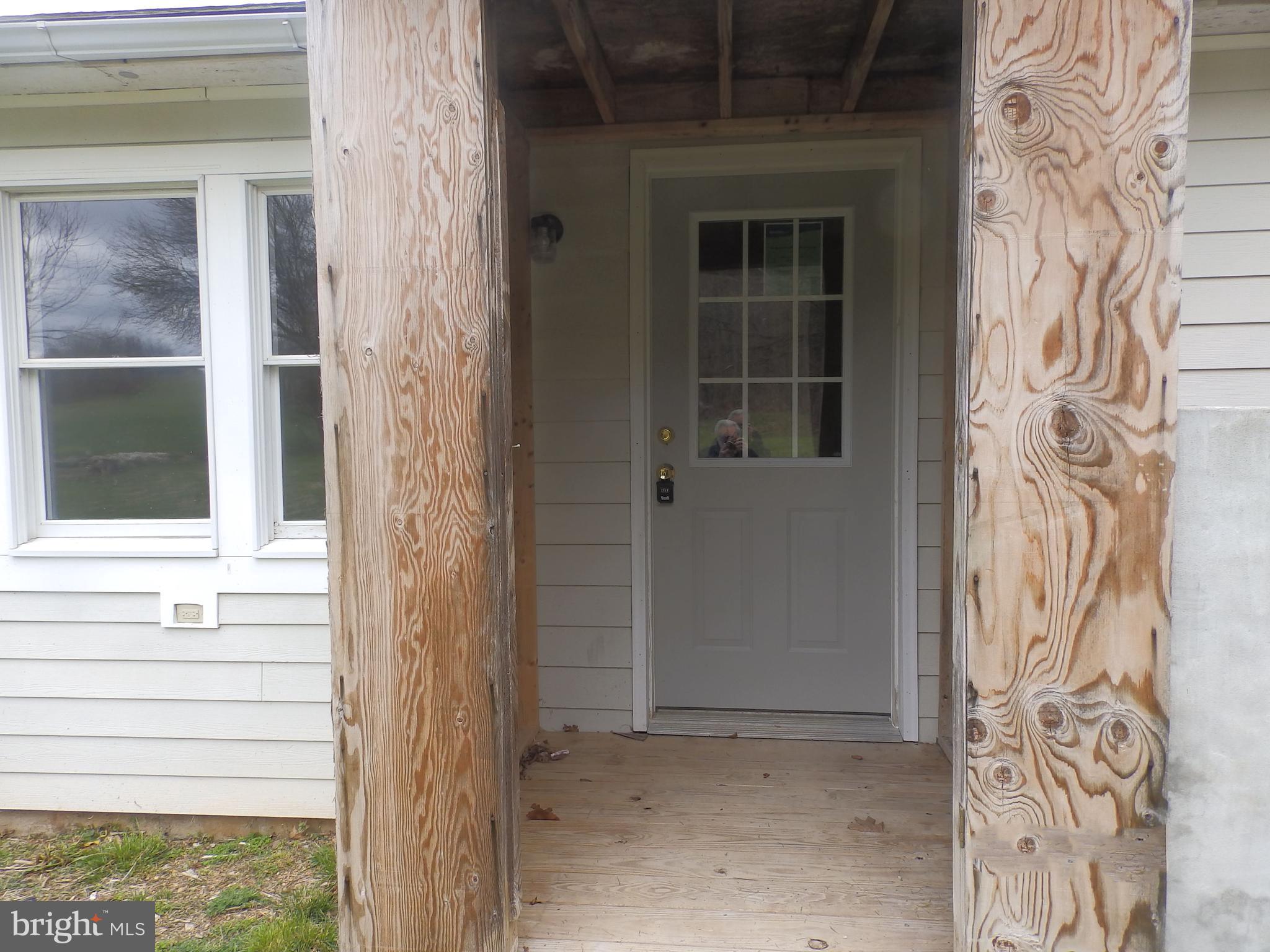 15125 Barnes Road New Windsor, MD 21776 - Photo 35 of 35 Entryway into Rear Door