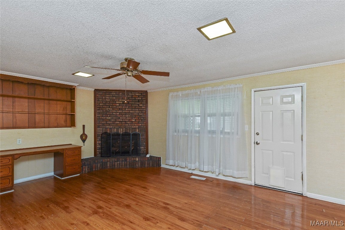 1112 West Smithville Road Dothan, AL 36301 - Photo 4 of 24 Den - fireplace is decor only