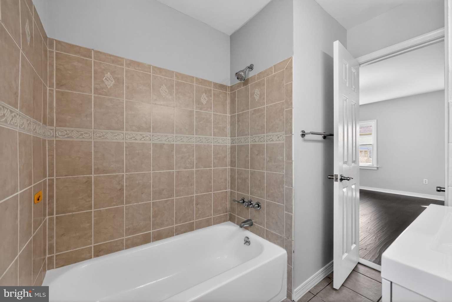 916 Stephen Avenue Croydon, PA 19021 - Photo 25 of 34 a bathroom with a bathtub