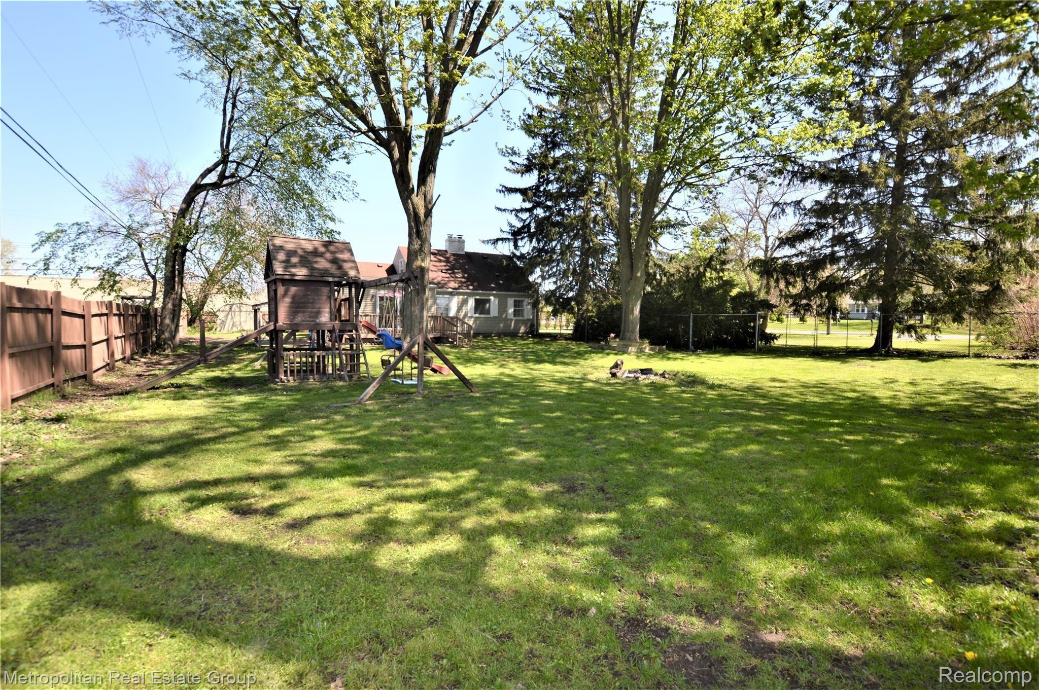 17910 Telegraph Road Romulus, MI 48174 - Photo 20 of 21 Backyard.jpg