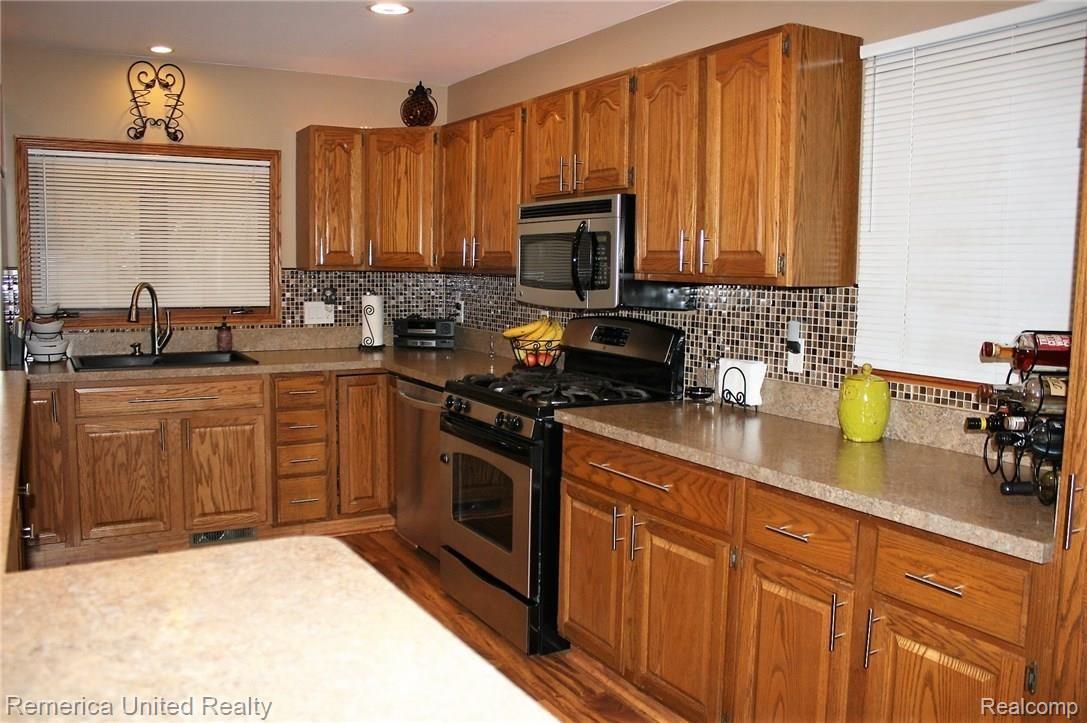 1873 Ladd Road Walled Lake, MI 48390 - Photo 19 of 50 KIT4.JPG