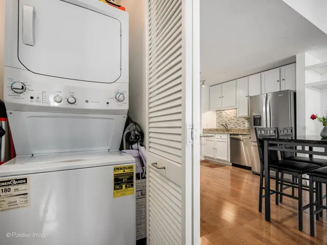 $345,000 | 125 South Jefferson Street, Unit 3203, Chicago, IL 60661