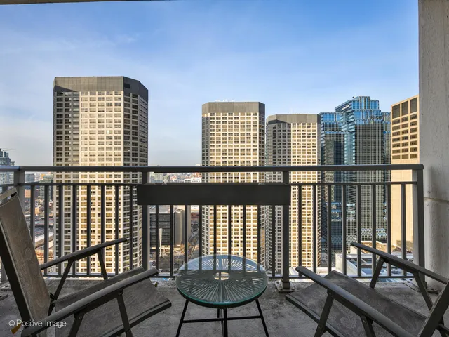 $345,000 | 125 South Jefferson Street, Unit 3203, Chicago, IL 60661