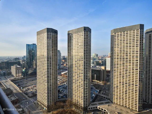 $345,000 | 125 South Jefferson Street, Unit 3203, Chicago, IL 60661