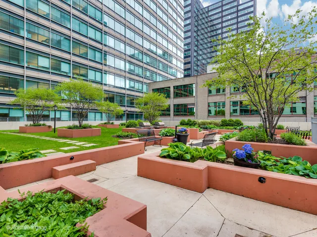 $345,000 | 125 South Jefferson Street, Unit 3203, Chicago, IL 60661