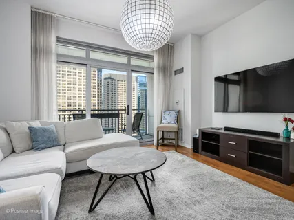 $345,000 | 125 South Jefferson Street, Unit 3203, Chicago, IL 60661