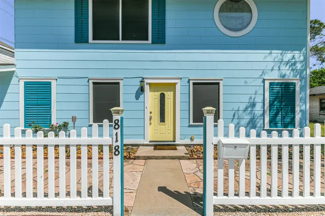 $1,650 | 818 11th Street, Galveston, TX 77550