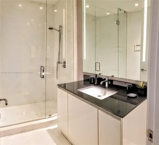 $4,500,000 | 18555 Collins Avenue, Unit 3005, Sunny Isles Beach, FL 33160