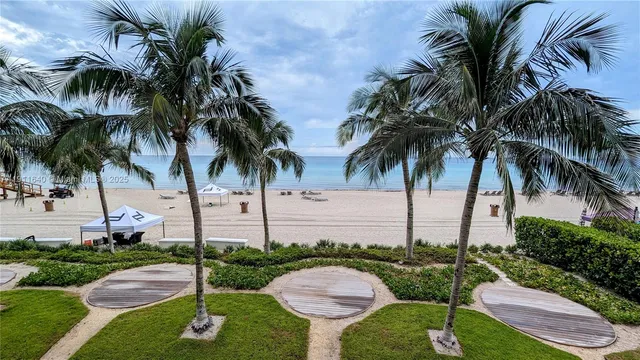 $4,500,000 | 18555 Collins Avenue, Unit 3005, Sunny Isles Beach, FL 33160