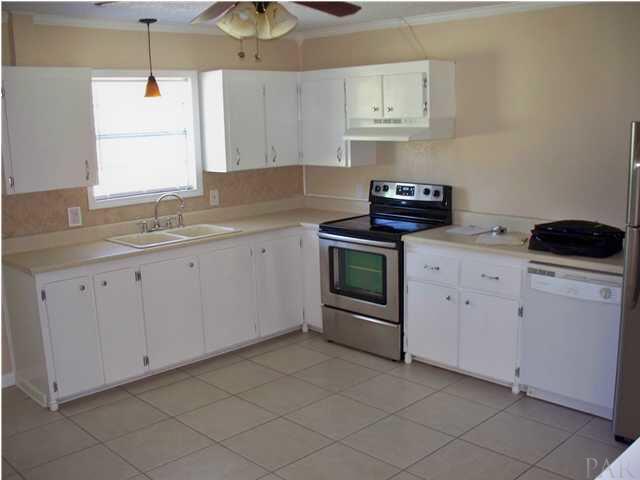 8230 Parker Road Milton, FL 32570 - Photo 4 of 15 Kitchen looks new