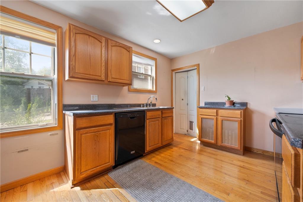 2955 Fernwald Road Pittsburgh, PA 15217 - Photo 9 of 28 Gallery Image 9