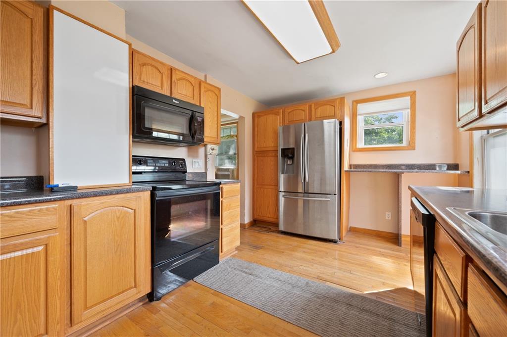 2955 Fernwald Road Pittsburgh, PA 15217 - Photo 10 of 28 Gallery Image 10