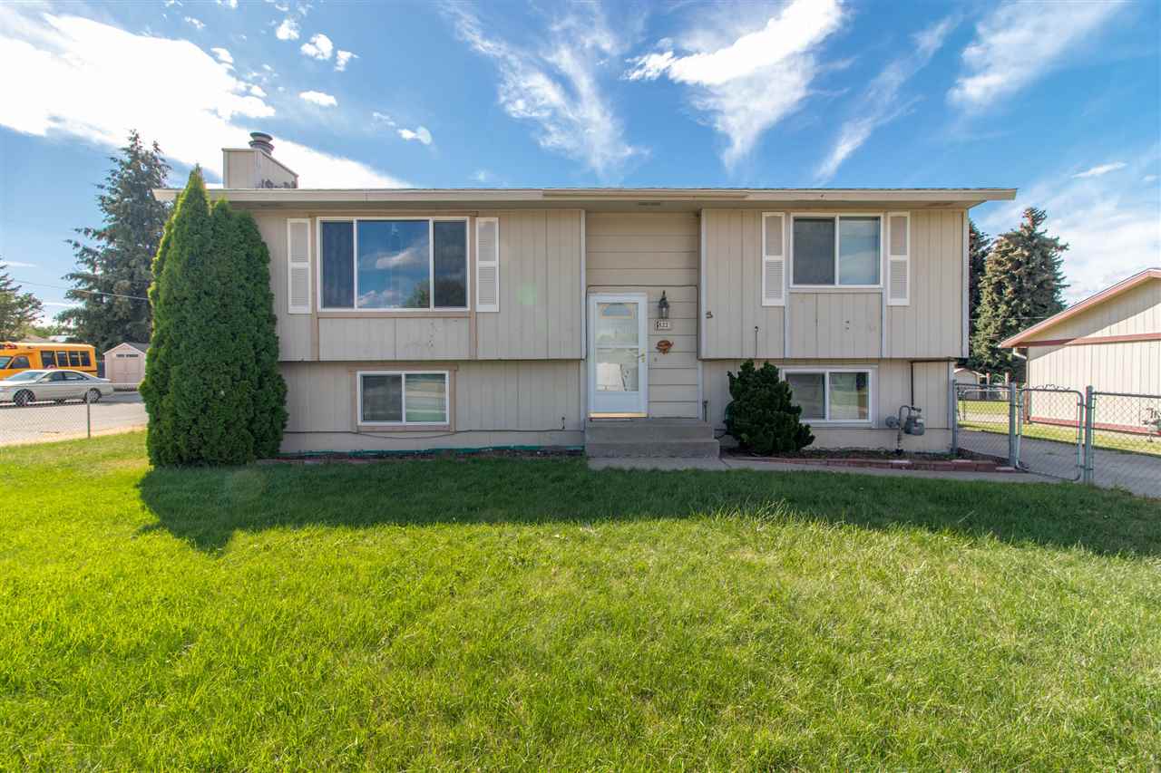822 South Evergreen Road Spokane, WA 99216 - Photo 1 of 21