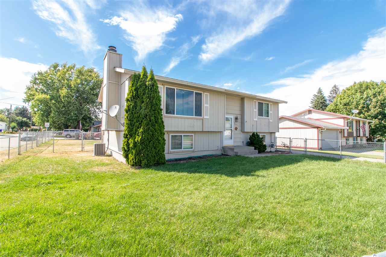 822 South Evergreen Road Spokane, WA 99216 - Photo 2 of 21