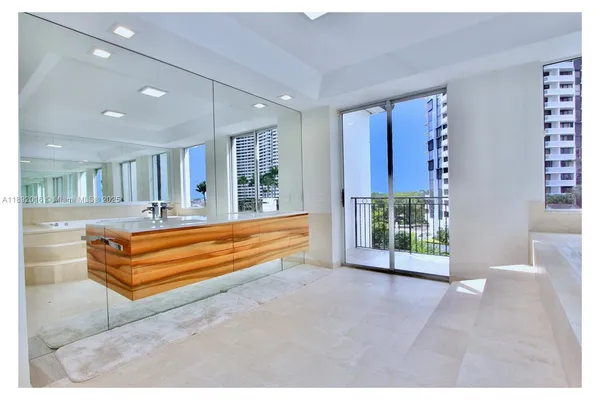 $17,000 | 3500 Island Boulevard, Unit DPH01, Aventura, FL 33160