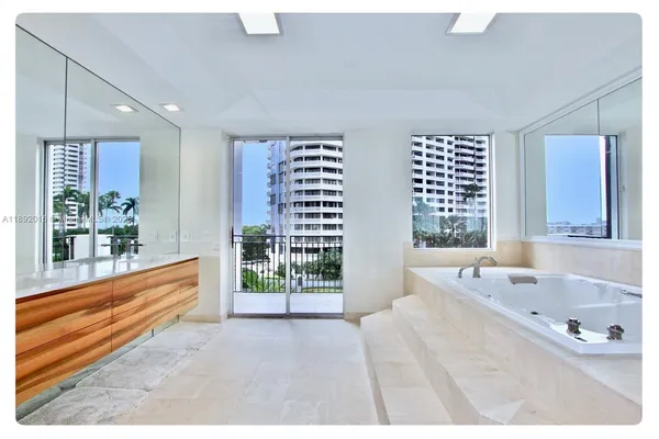 $17,000 | 3500 Island Boulevard, Unit DPH01, Aventura, FL 33160
