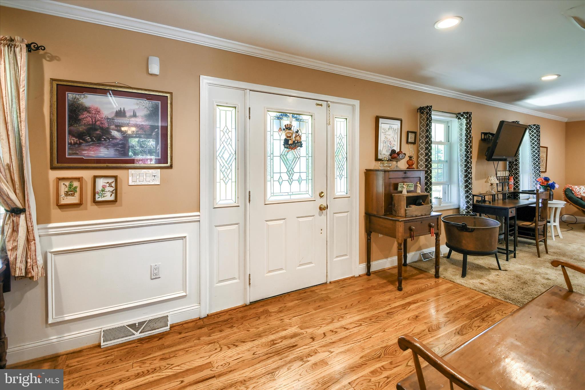 1010 Sweetbriar Road Perkasie, PA 18944 - Photo 9 of 59 a workspace with wooden floor and furniture