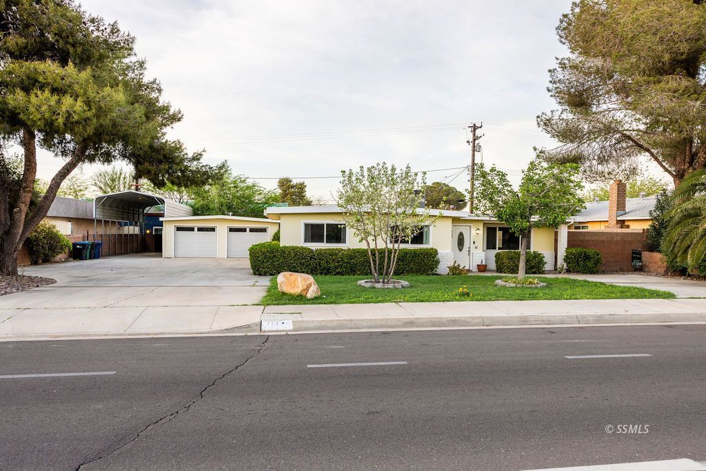 438 West Ward Avenue Ridgecrest, CA 93555 - Photo 8 of 46