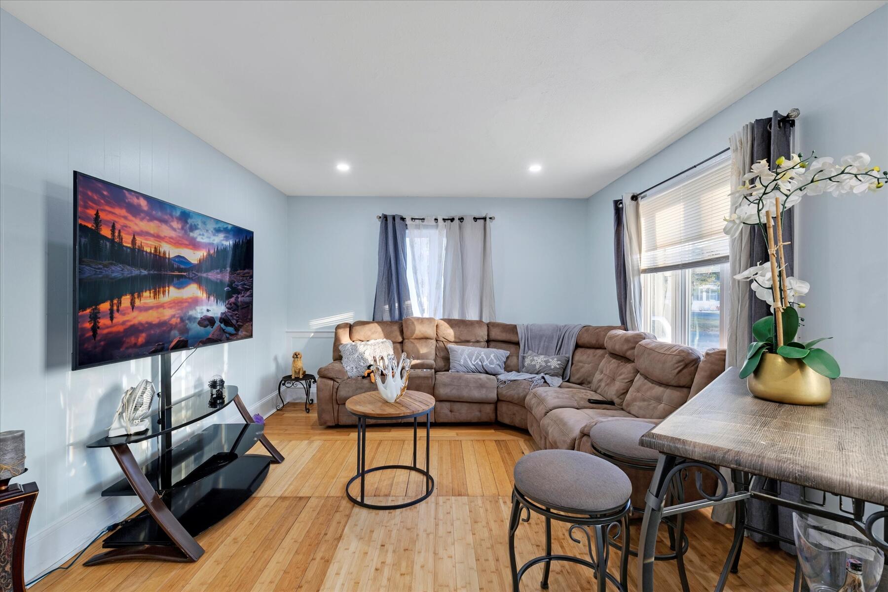 423 Lincoln Rd Extension Hyannis, MA 02601 - Photo 4 of 18 01-MG_2116-r