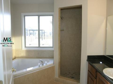 50221 Nesting Ridge Drive Macomb, MI 48044 - Photo 5 of 8 781639-4.JPG