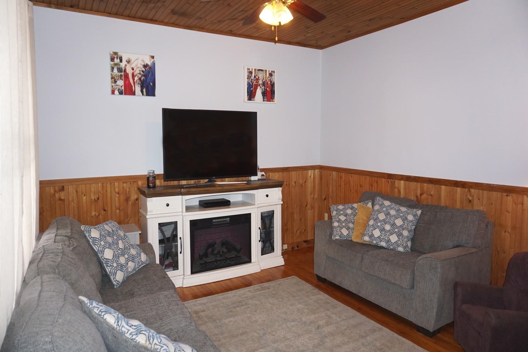 118 Forest Street Rutland, VT 05701 - Photo 3 of 24