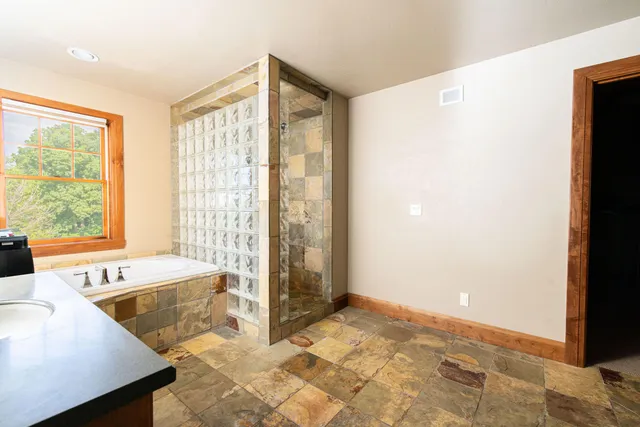 $925,000 | 5305 Goldust Court, Rockland, WI 54115