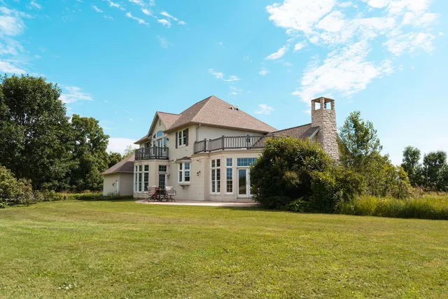 $925,000 | 5305 Goldust Court, Rockland, WI 54115