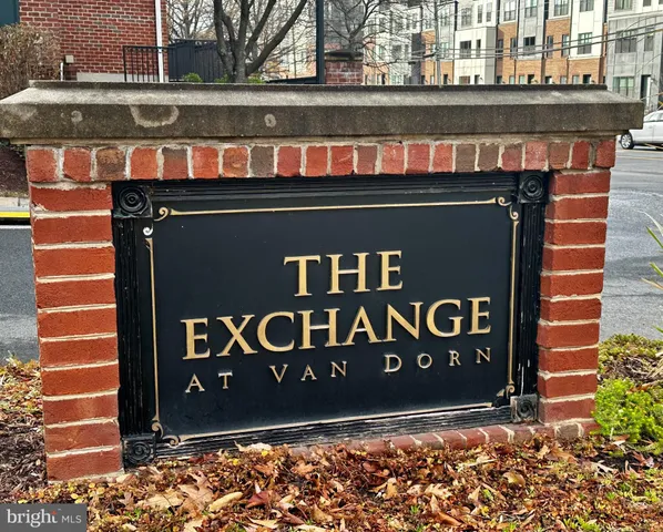 $300,000 | 4854 Eisenhower Avenue, Unit 354, Alexandria, VA 22304