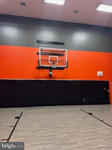 $300,000 | 4854 Eisenhower Avenue, Unit 354, Alexandria, VA 22304