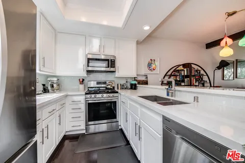 $524,000 | 3480 Barham Boulevard, Unit 326, Los Angeles, CA 90068