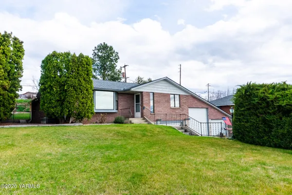 $469,950 | 4007 Mountainview Avenue, Yakima, WA 98901
