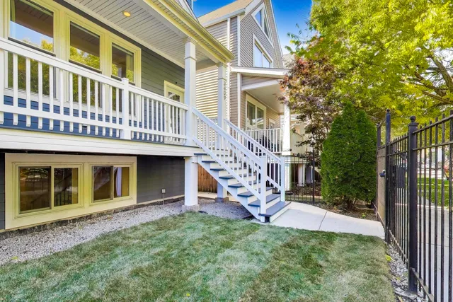 a view of a house with backyard and porch