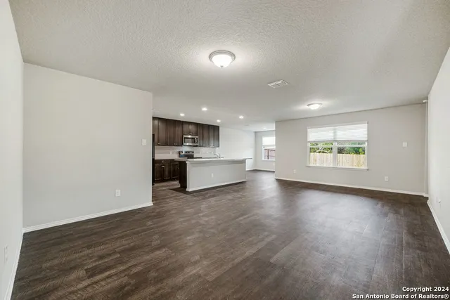 $1,600 | 327 Valmet Drive, New Braunfels, TX 78130