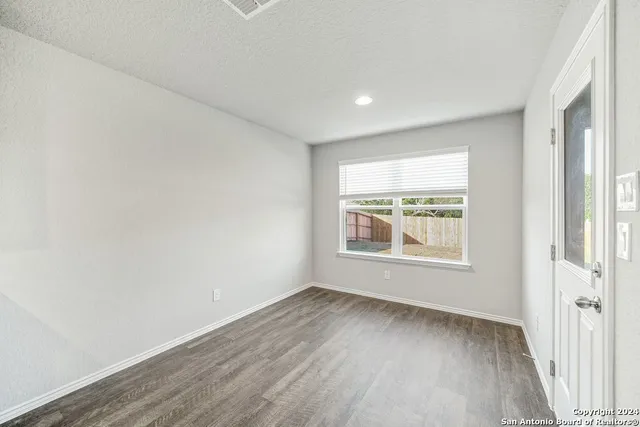 $1,600 | 327 Valmet Drive, New Braunfels, TX 78130