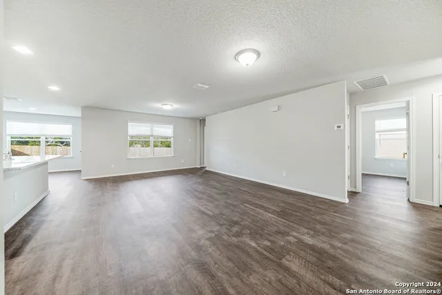 $1,600 | 327 Valmet Drive, New Braunfels, TX 78130