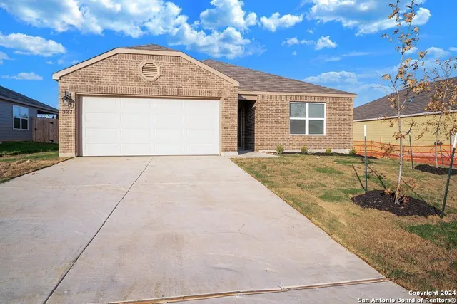$1,600 | 327 Valmet Drive, New Braunfels, TX 78130