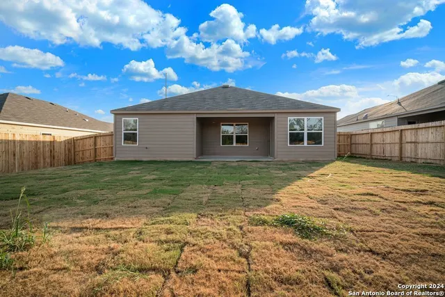 $1,600 | 327 Valmet Drive, New Braunfels, TX 78130