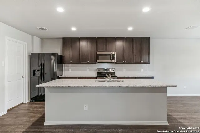 $1,600 | 327 Valmet Drive, New Braunfels, TX 78130